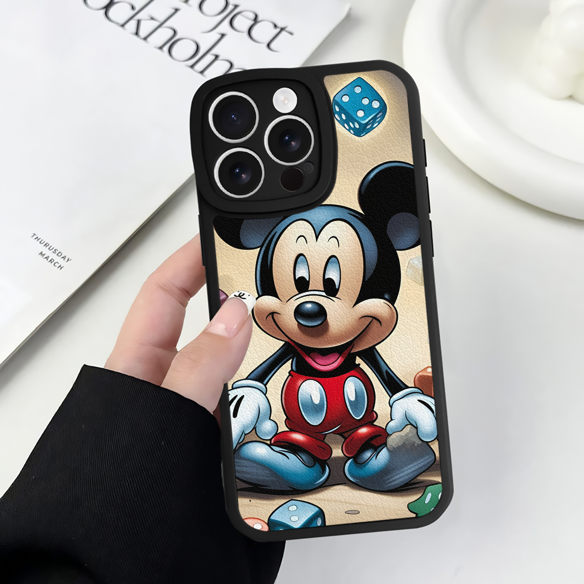 （画像用） ミッキーマウス Mickey Mouse 【iPhone 16シリーズ対応】シリコンスマホケース（レザー調） 材質：シリコン